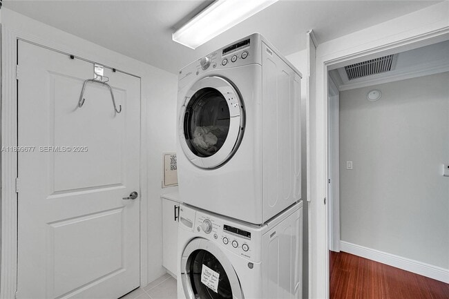 Building Photo - 3101 S Ocean Dr