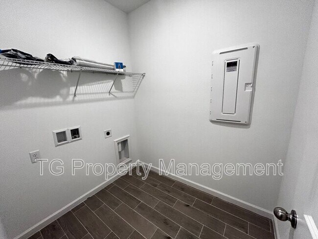 Building Photo - 6226 Mare Ave