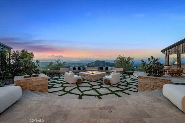 Building Photo - 3121 Old Topanga Canyon Rd
