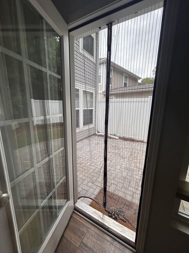 Building Photo - Amazing 3BR Townhome in The Pines at Charleston Park!
