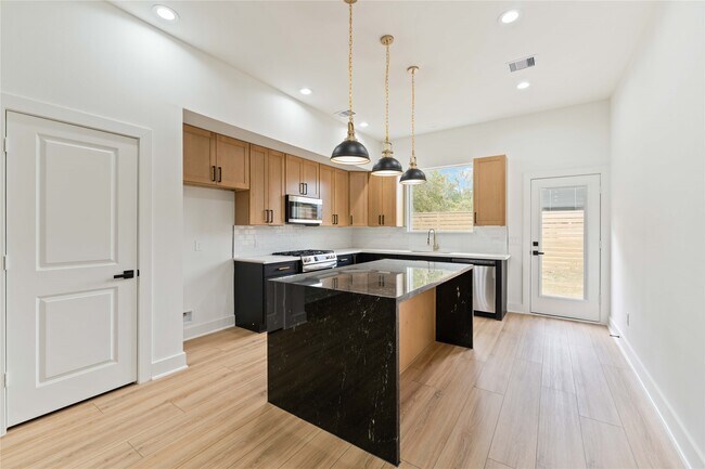 Building Photo - 8044 Sunbury St