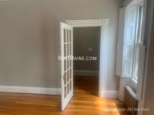 Building Photo - 13 Hudson St