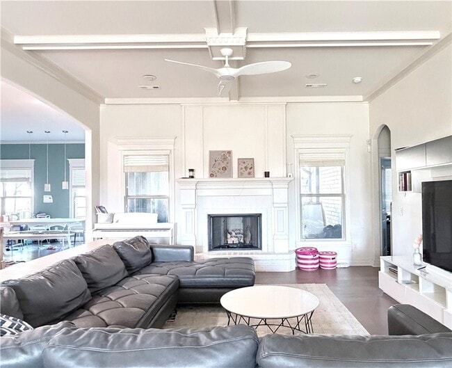 Building Photo - 609 SE Hendrix St