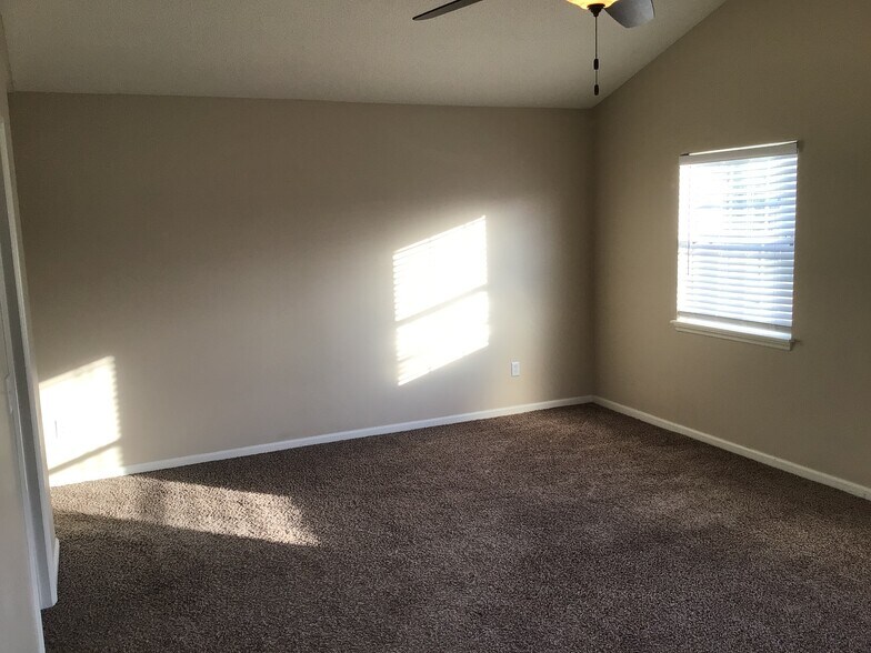 Building Photo - 103 Lakewood Dr