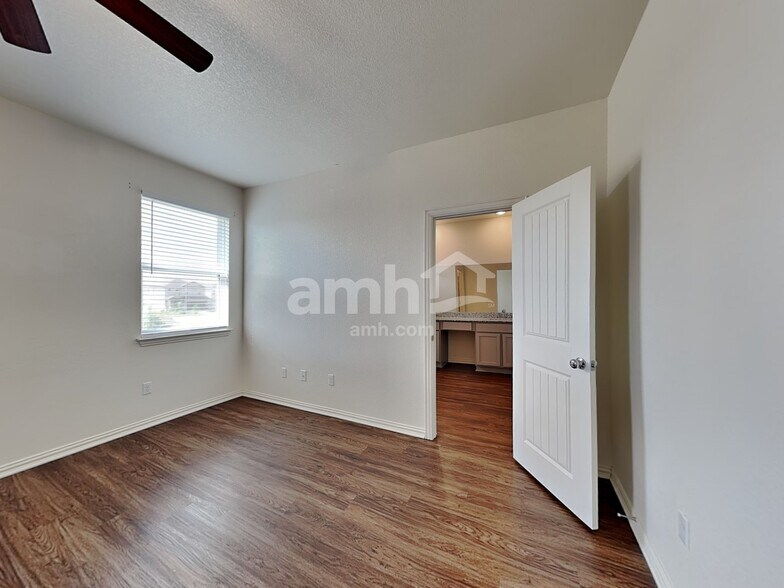Building Photo - 2735 Geronimo Creek