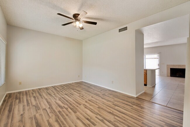 Building Photo - 4114 E UNION HILLS Dr
