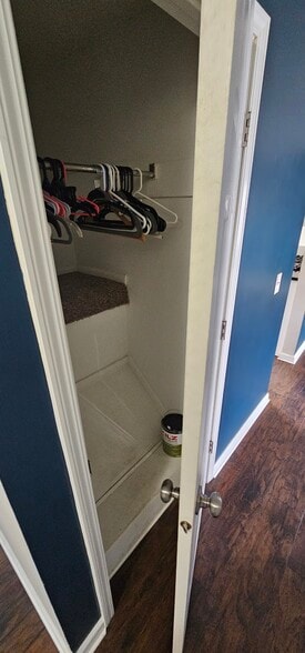 Hallway Closet - 6083 Bolamo Ct