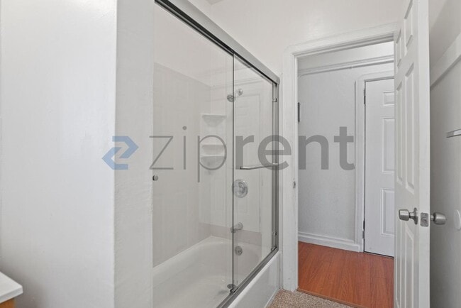 Building Photo - 1532 8th Ave