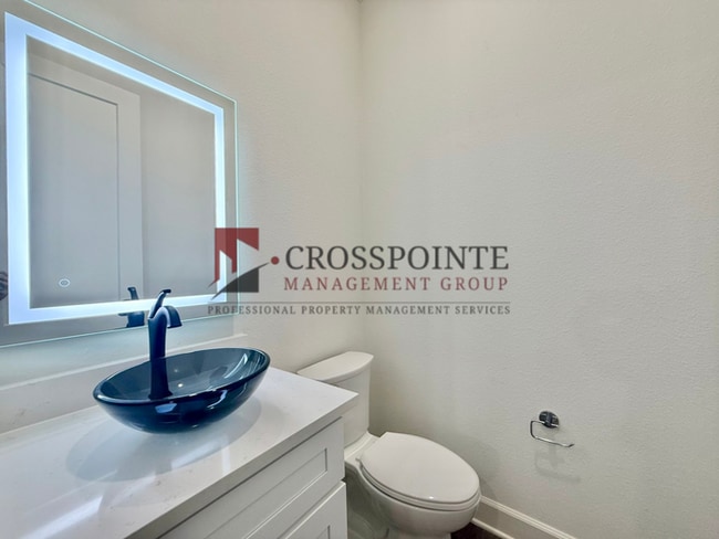 Building Photo - Tour Today! Stunning 3 Bedroom, 3.5 Bath Townhome!