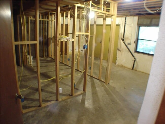 Building Photo - 20 Cobb Cir