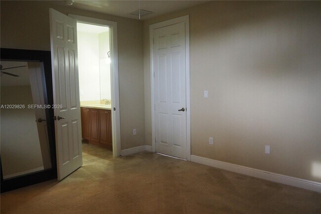 Building Photo - 2750 Jockey Cir