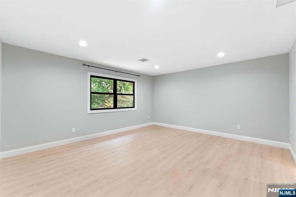 Building Photo - 15 Barnes Dr