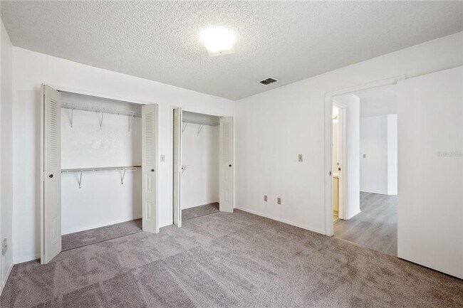 Building Photo - 2550 N Alafaya Trail