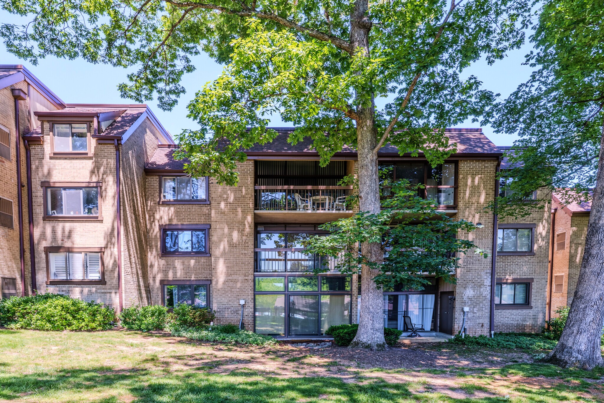 Building Photo - 1643 Parkcrest Cir