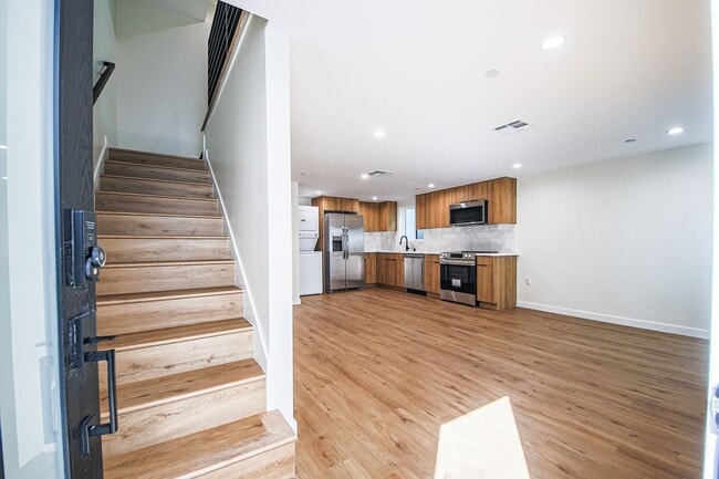 Building Photo - Brand New Townhomes in Echo Park