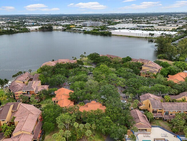 Building Photo - 15533 N Miami Lakeway