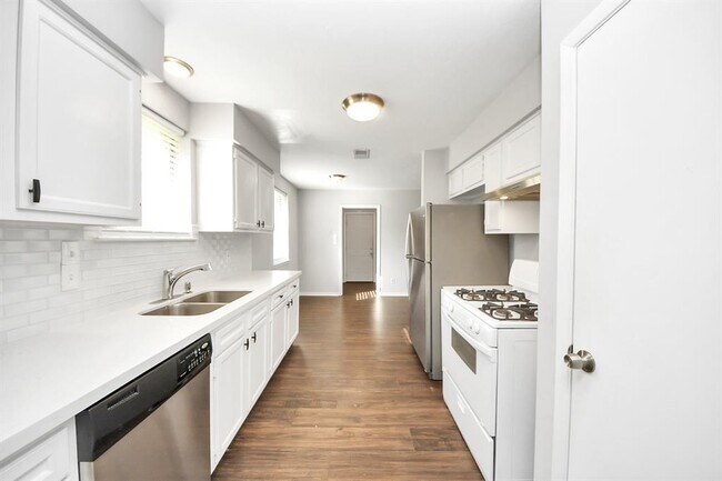 Building Photo - 15135 Chipman Ln.