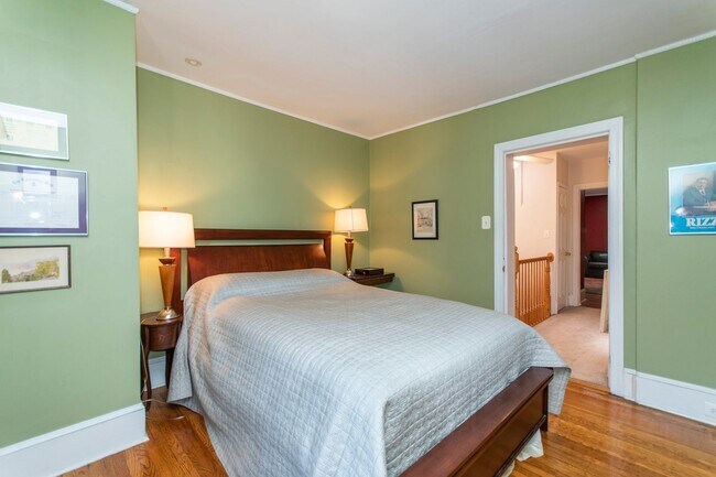 Building Photo - 1823 Pine St