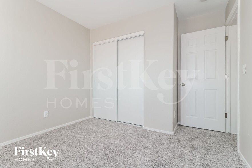 Building Photo - 12214 W Flores Dr