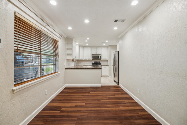 Building Photo - 7731 Schneider