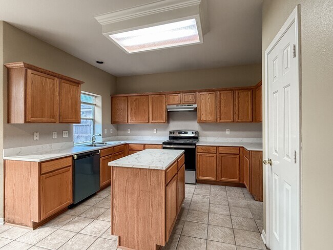 Building Photo - 340 Meadow Park
