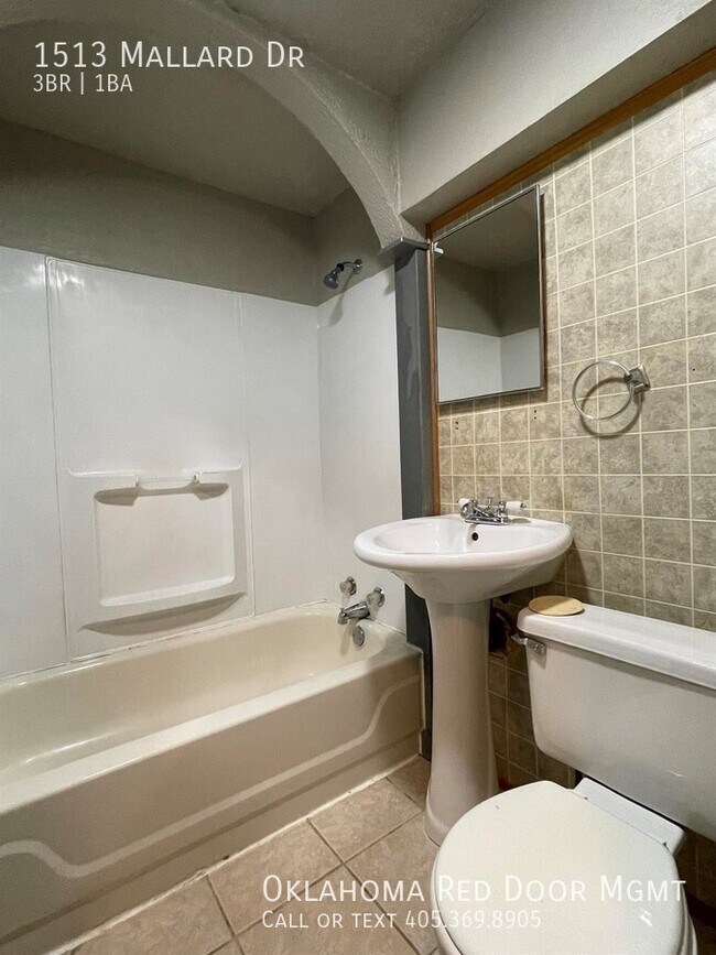 Building Photo - 1513 Mallard Dr
