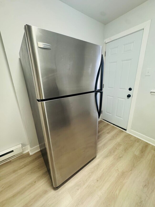 Building Photo - 946 Farson St