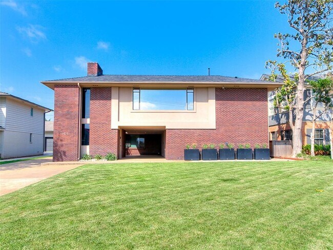 Primary Photo - 6505 Avondale Dr