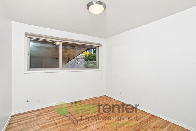Building Photo - 924 S 226th Pl