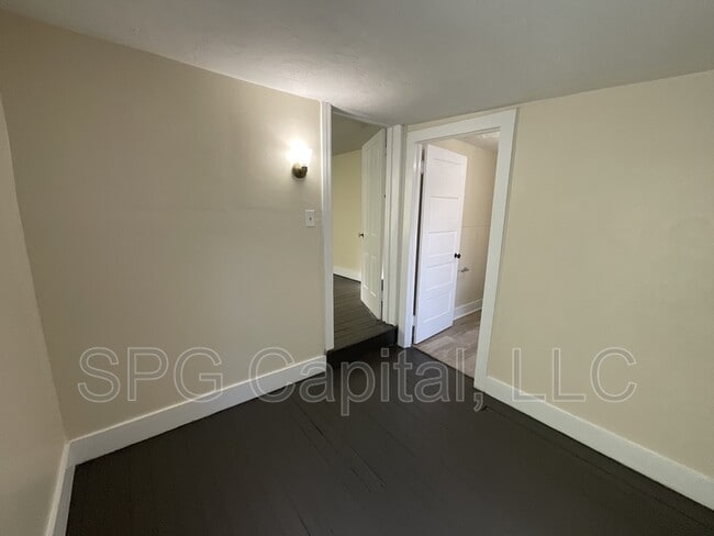 Building Photo - 402 S Washington St