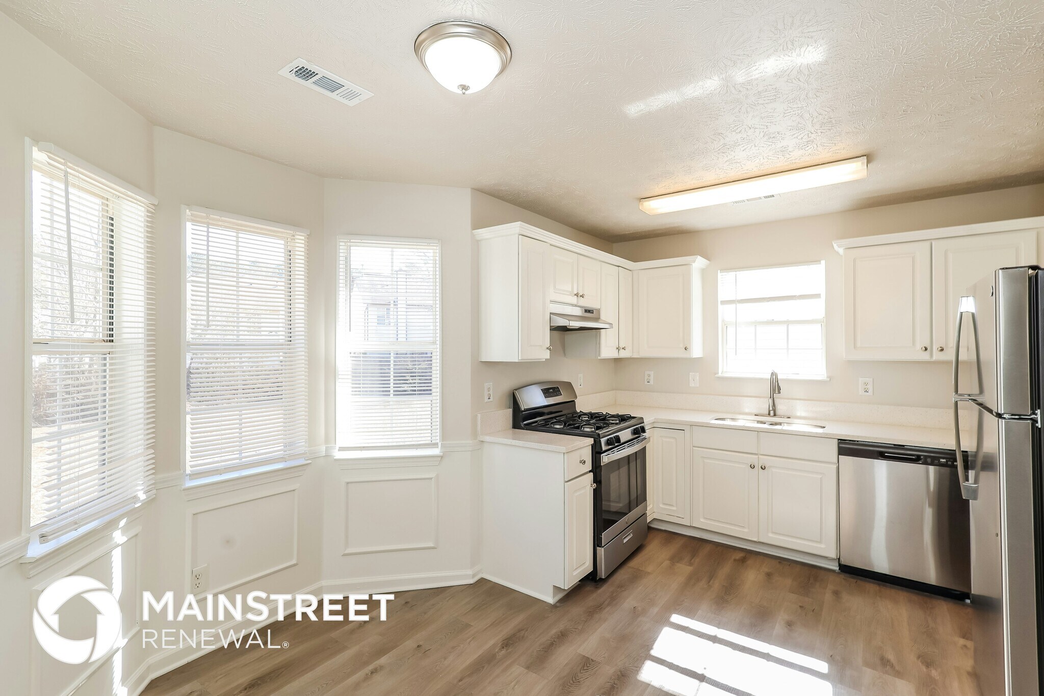 Building Photo - 145 W Village Ct