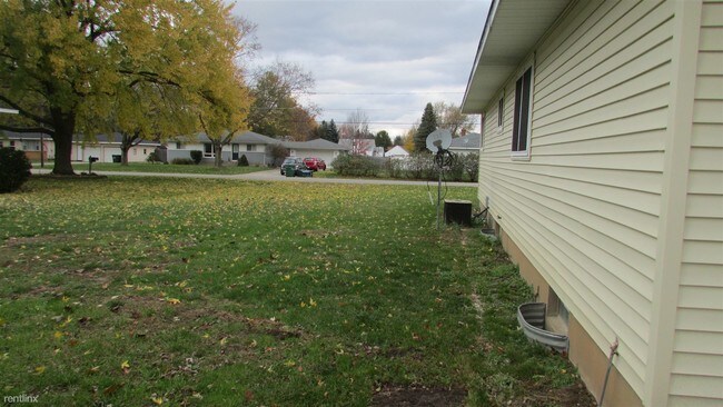Building Photo - 3 br, 1 bath House - 8325 Briarwood Ave