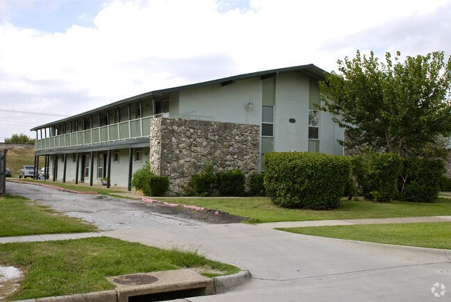 Building Photo - Trade Winds Apartments