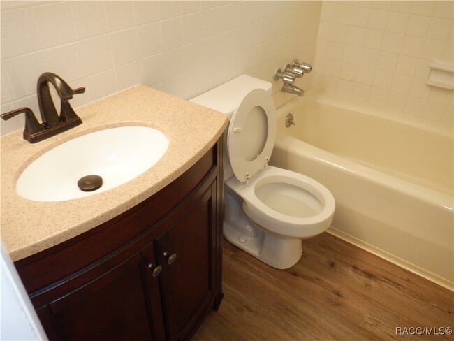 Building Photo - 9513 E Village Green Cir