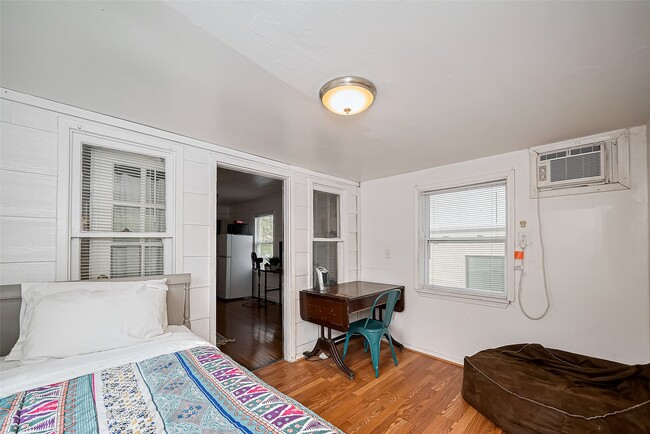 Building Photo - 2163 University Blvd