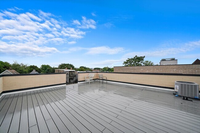 Building Photo - 3415 N Bosworth Ave