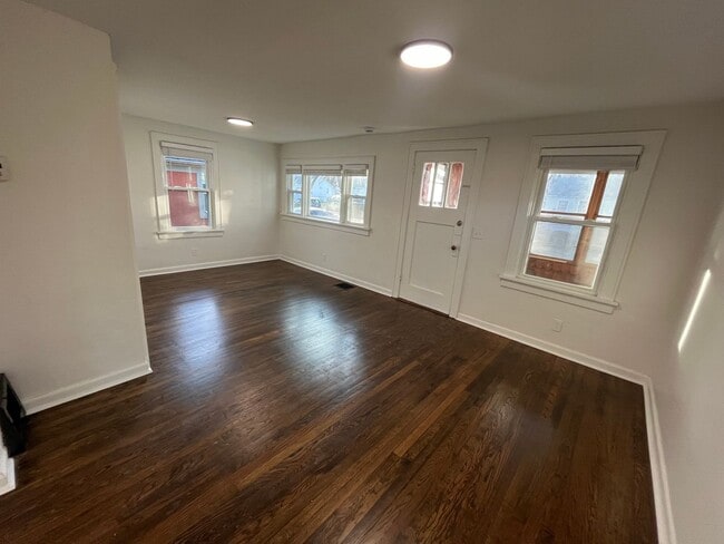 Building Photo - Fully Remodeled House!