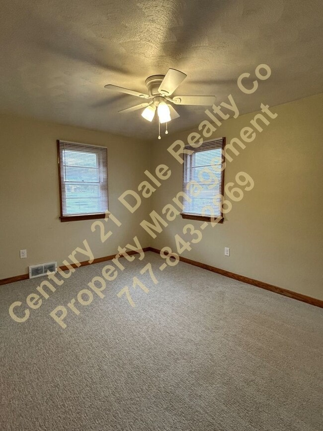 Building Photo - Fully remodeled 2 Bedroom All one Level ho...