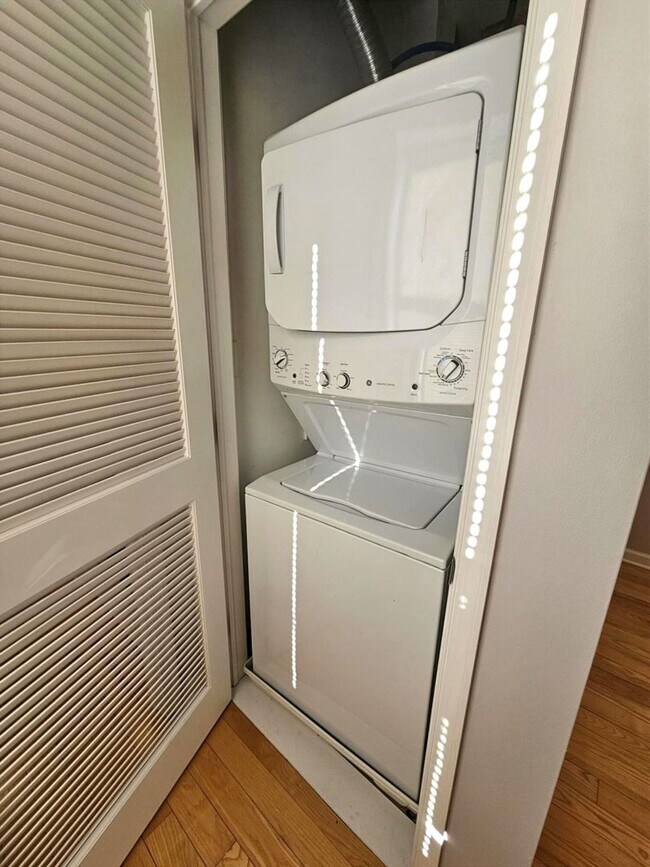 Building Photo - 813 N 41st St