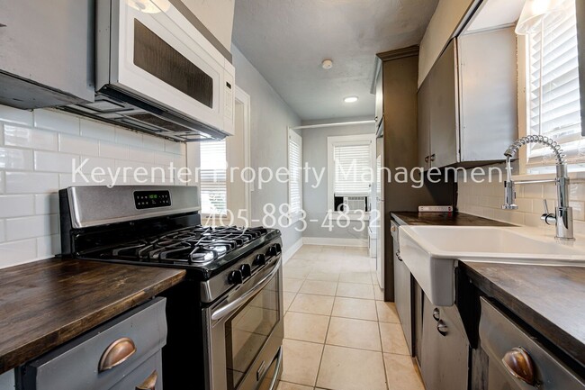 Building Photo - 1123 NW 30th St
