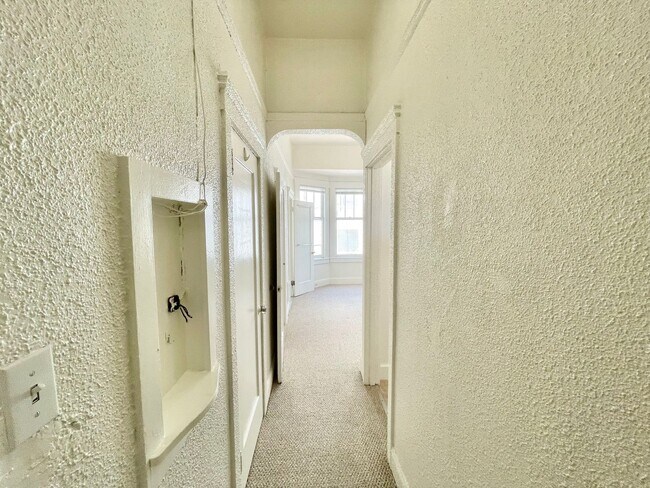 Building Photo - Charming Hayes Valley Studio! Location! La...