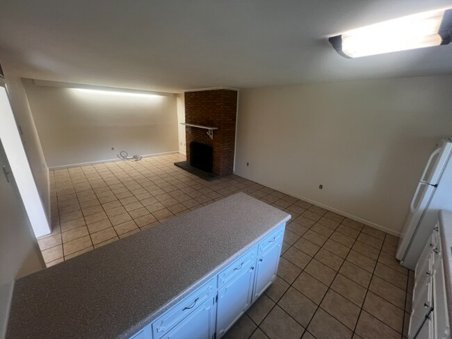 Building Photo - 147 Mountain View Dr SW