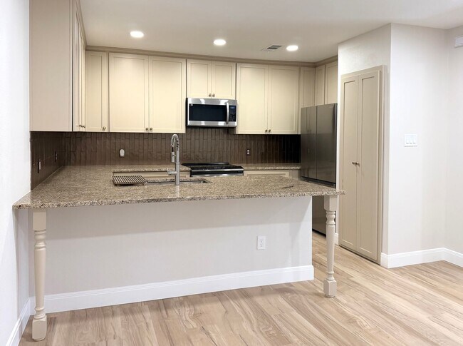 Building Photo - Beautiful Newly Remodeled Home