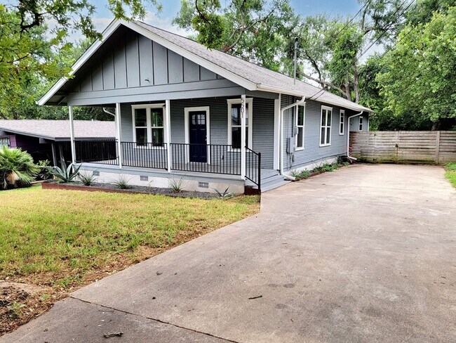 Building Photo - 5501 Downs Dr
