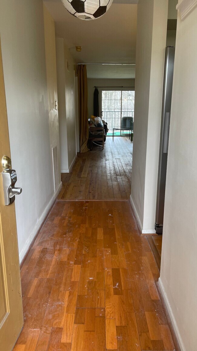 Building Photo - 280 Valley Stream Ln