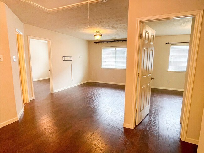 Building Photo - 3257 Gladewater Ln