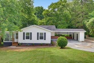 Building Photo - Fantastic Renovation in Smyrna!