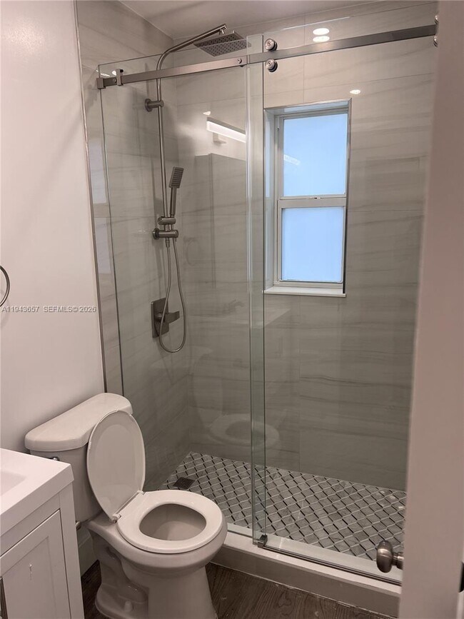 Building Photo - 1432 N Andrews Ave