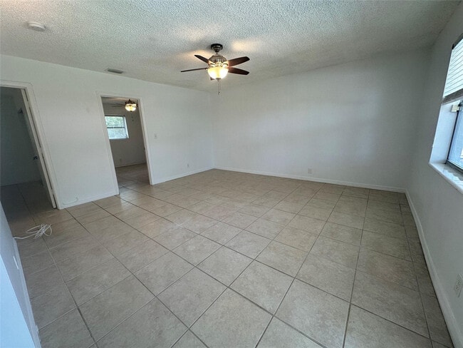 Building Photo - 305 NE 16th St