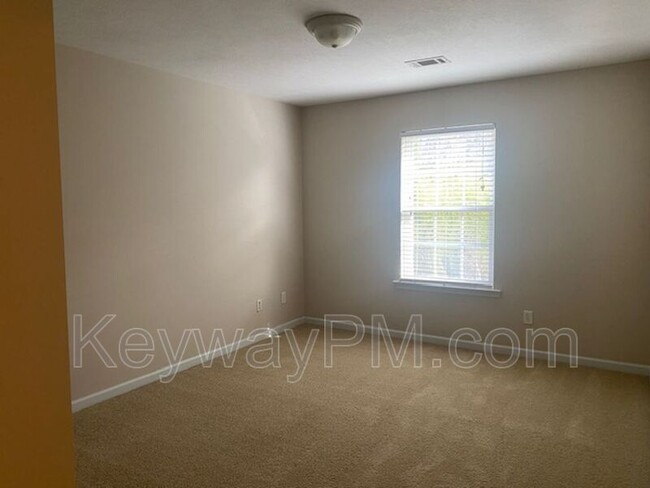 Building Photo - 145 Preakness Dr